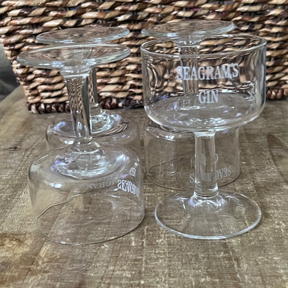 Set of 4 Clear Seagrams Gin Stemmed Glasses with White Print - Picture 7 of 11